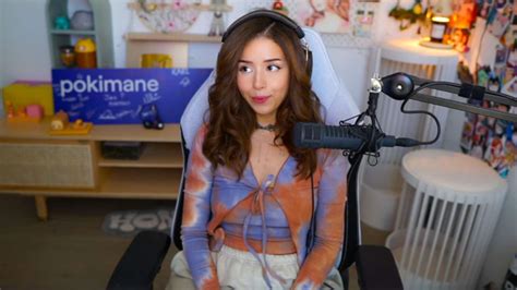 hot naked pokimane|POKIMANE SHOWS HER TITS ON TWITCH LIVE STREAM。